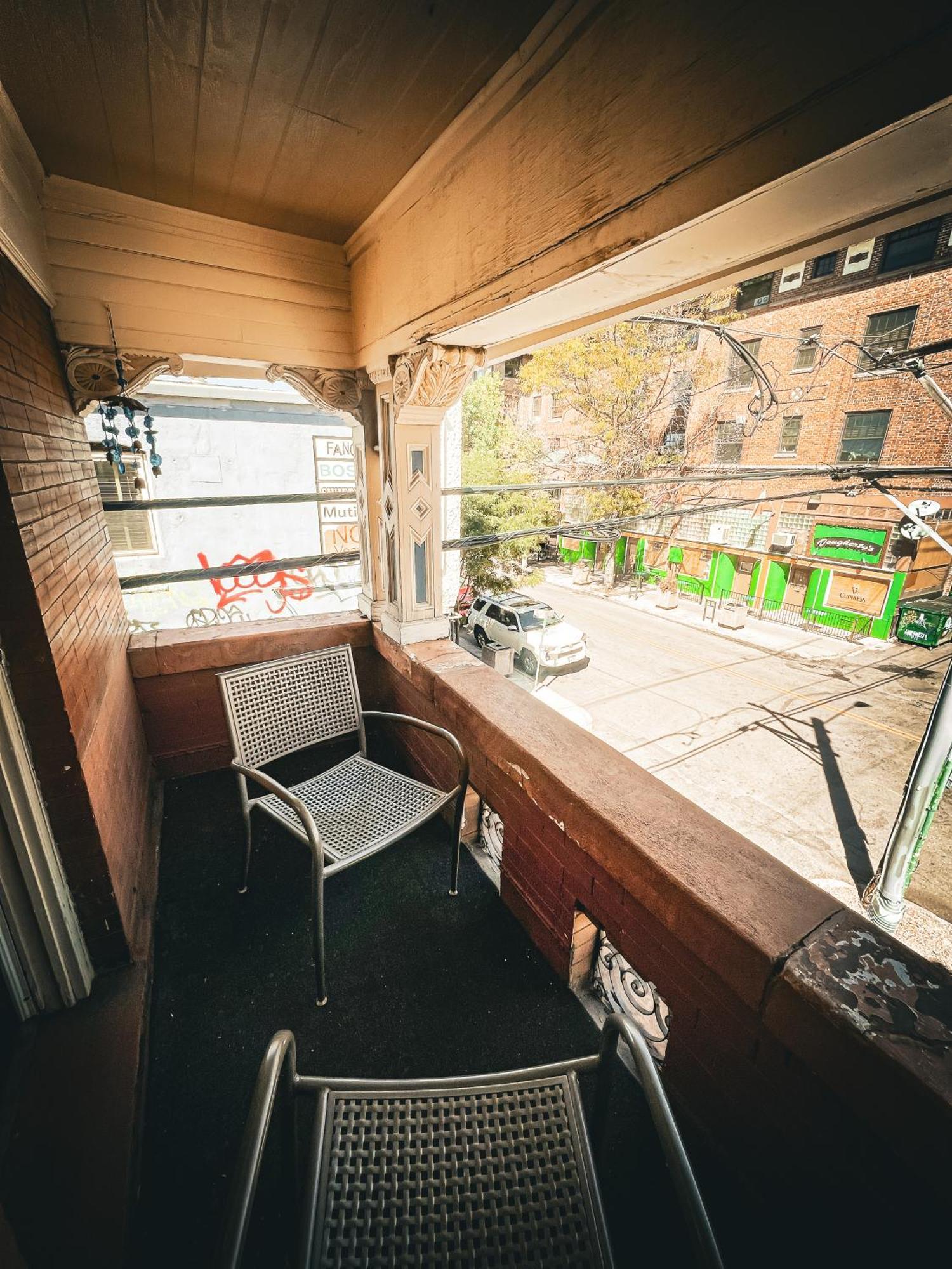 Off Broadway B & B DEN Екстериор снимка
