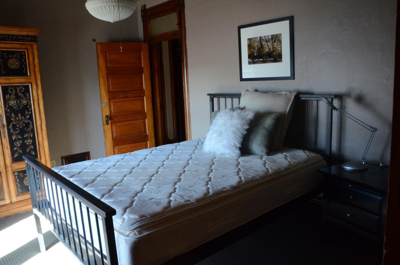 Off Broadway B & B DEN Екстериор снимка